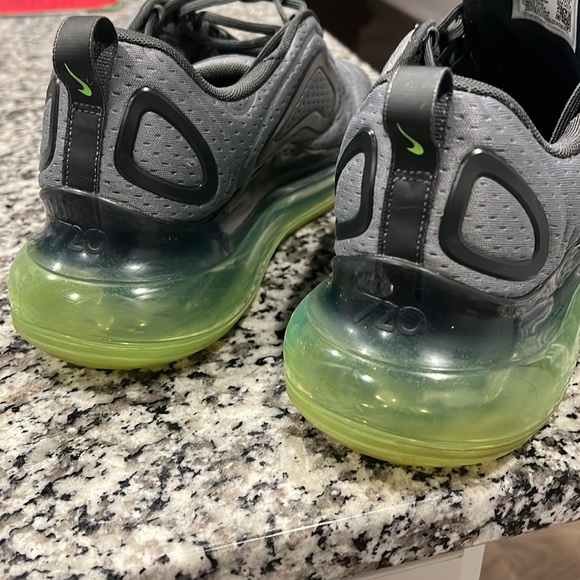 9.5 Nike Air Max 720 - Picture 6 of 6